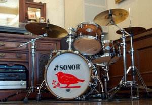 音色にビジュアルイメージを添えるカッティングシートのステッカー