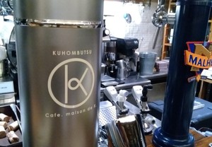 カッティング用シートでバーカウンターにお店らしさをプラス