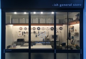 オシャレな雑貨店に、おしゃれなロゴのカッティングステッカー