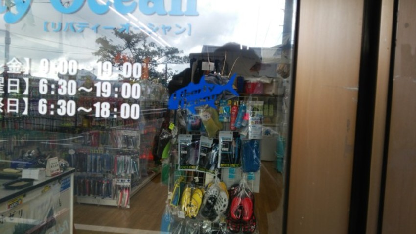 ガラスドアに貼ったカッティング用シート