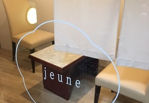 カッティングステッカーでおしゃれにお出迎えです