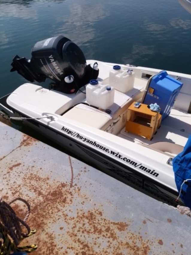 トーイングボートに貼ったカッティングステッカー