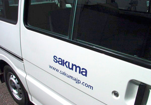 社用車に貼ったカッティングステッカー