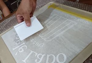 カッティング用シートを裏から貼るのもテクニック！