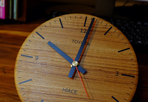 アイデア次第で使い方は無限？ カッティングシートで時計づくり！