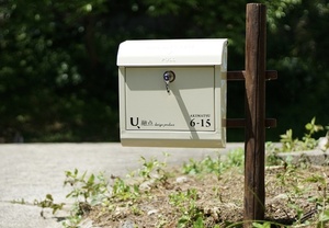 切り文字ステッカーは表札にも最適です