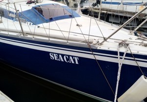 船のネーミングは水に強いカッティングステッカーで