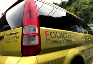 差し色を使ったカッティングステッカーは目立ちます