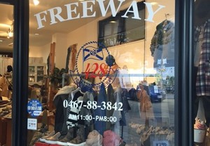 サインボードアートの雰囲気作りをカッティング用シートで