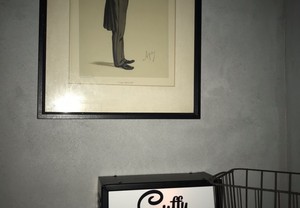 カッティングシートを中から照らしておしゃれに演出。