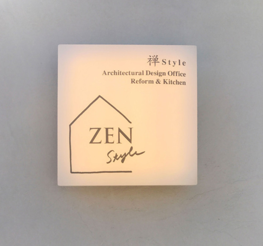 電飾看板に貼られたカッティングシート