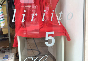 鏡文字のカッティング用シートもお気軽にお申し付けください！