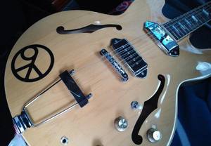 ラブ＆ピースなステッカーをカッティングシートで