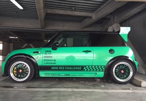 サーキットのお供にカッティングステッカー