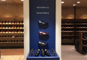 百貨店のディスプレイにもカッティングシートが活躍しています