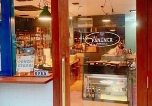 スペインワインの世界へとカッティングステッカーが誘います