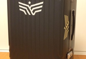 凹凸面のスーツケースも当社のカッティングシートにおまかせ