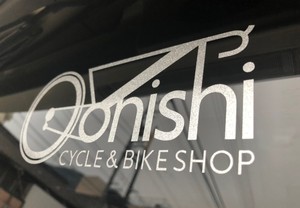 ラメ入りカッティングシートでキラリとお店のアピールを