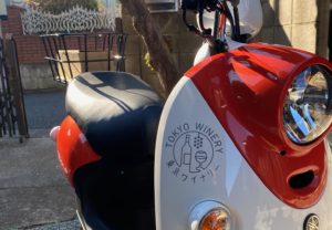 小さなワイナリーの思いをカッティングシートにのせて、今日もバイクは走ります