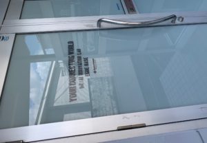 “つなぐ”という、会社の思いが伝わるカッティングシート