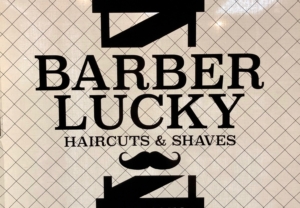 60年以上の歴史がある理容室、ユニークなデザインのカッティングシートが目印