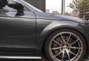 同じデザインでも、カッティングシートの色を変えれば印象もチェンジ！