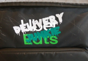 個性的なワードとデザインのカッティングシートで注目を集めそう