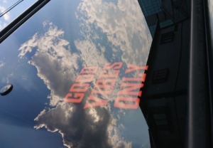 「オレンジ」のカッティングシートが際立つ、自分だけの愛車が完成