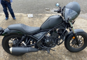 疾走感があるバイクにぴったりな「シルバーグレー」のカッティングシート