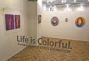 カラフルな作品を引き立てる、シンプルなデザインのカッティングシート