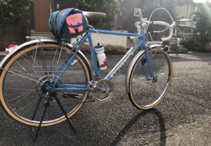 その名も「ツバメ号自転車」！カッティングシートで愛車の名前を制作