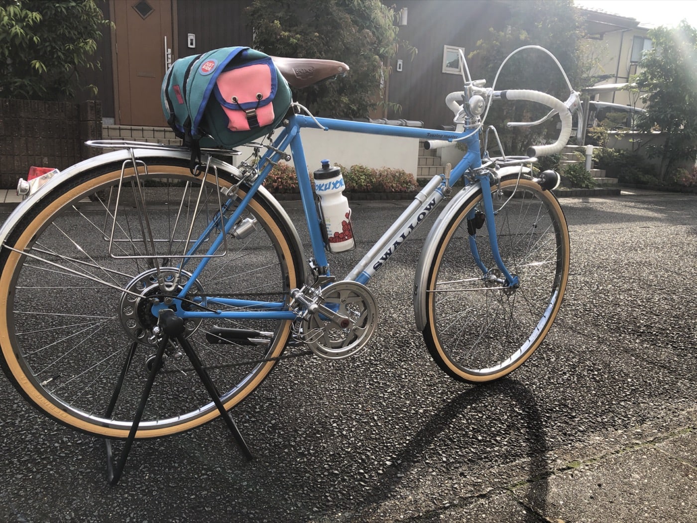 その名も「ツバメ号自転車」！カッティングシートで愛車の名前を制作
