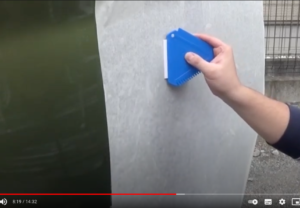 付いてしまった愛車の傷をカッティングシートで上手にカバー