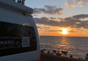 YouTubeチャンネルをお知らせするカッティングステッカーをキャンピングカーに