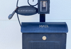 クリニックの外と中で違った趣に。組み合わせ方で表情が変わるカッティングシート