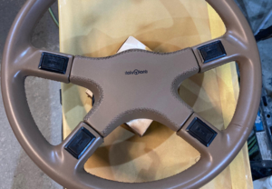 カッティングシートで作ったロゴがハンドルのリニューアルに一役買っています