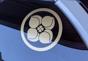 推しのロゴで気分アップ！カッティングシートでドライブをさらに楽しく！