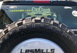 オリジナルステッカーを貼って、個性的なデザインに車をアップデート！