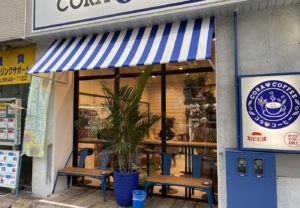 クラシカルな雰囲気が漂う、落ち着きのある空間のカフェステッカー