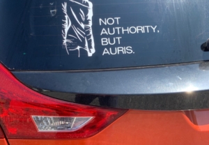 想いが込められたメッセージを、愛車のステッカーとして