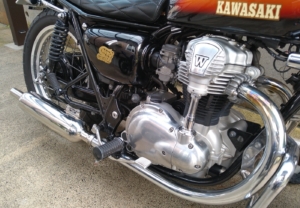 かっこいいバイクの車体に、ステッカーで「遊び心」を