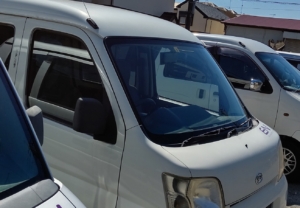 カッティングステッカーで、手軽に社用車を制作！