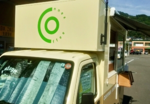 「コーヒーを通して人と人を繋げる」キッチンカー用のロゴステッカー！