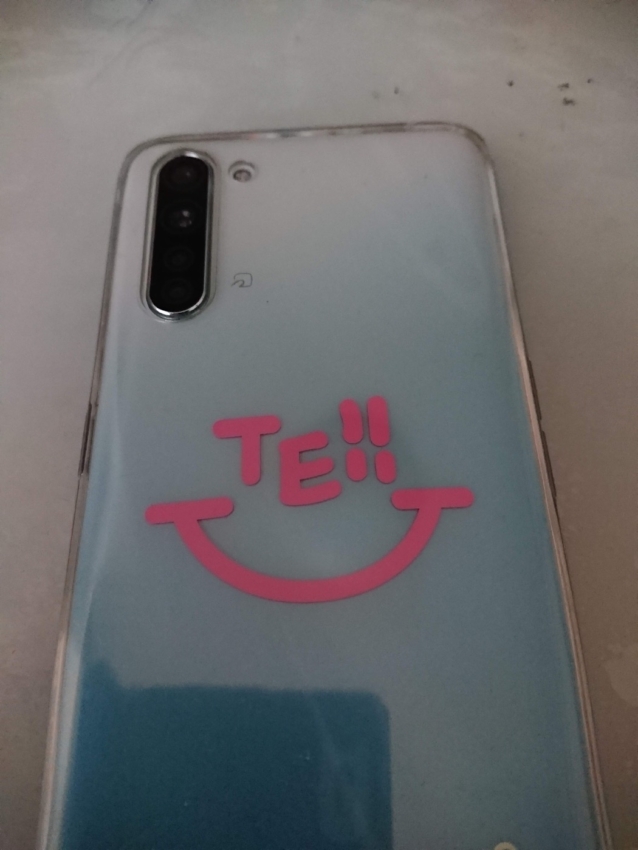 スマホに貼られたカッティングシート