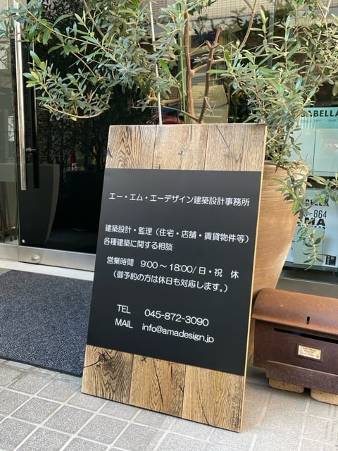 看板に貼られたカッティングシート