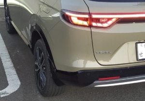 かわいらしい文字と、愛くるしいハートのチャーミングなステッカー