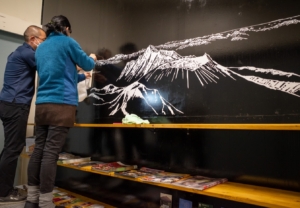 空間のアクセントになる大判ウォールステッカー