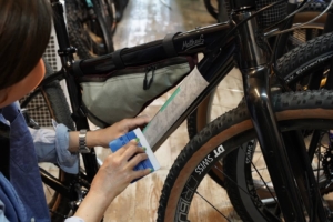 試乗用の自転車をカッティングシートでカッコよくアレンジ！