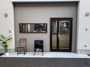 オシャレなカッティングシートを手軽に作成！オフィスのエントランス用サイン