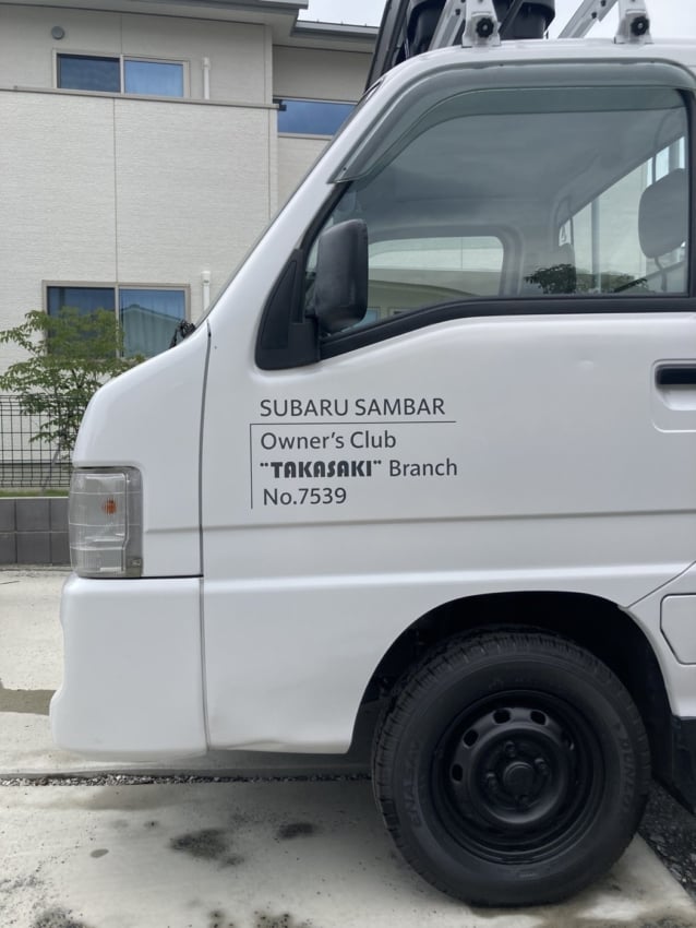 軽トラに貼られたカッティングシート